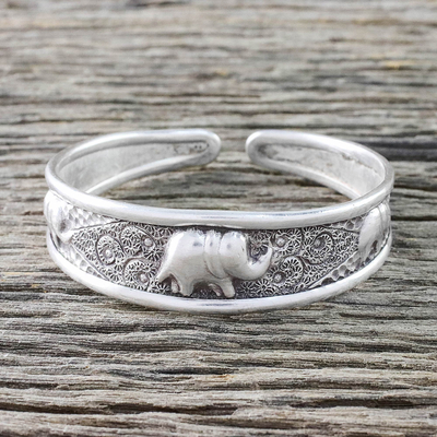 Manschettenarmband aus Sterlingsilber, 'Elephant Way' - Handgefertigtes Elefantenmanschetten-Armband aus Sterlingsilber