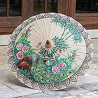 Sombrilla de algodón, 'Plush Peacock' - Sombrilla de pavo real de algodón y bambú pintada a mano de Tailandia