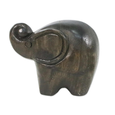 Figura de madera, 'Little Kluay' - Figura de elefante de madera Raintree hecha a mano de Tailandia