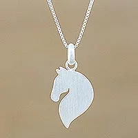 Halskette mit Anhänger aus Sterlingsilber, „Equine Grace“ – Halskette mit Pferdeanhänger aus Sterlingsilber aus Thailand