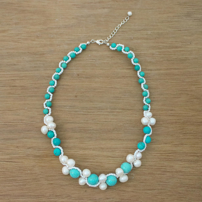 Halskette aus Zuchtperlen und Calcit-Perlen, „Blue Runway Chic“ – handgefertigte Halskette aus Calcit-Zuchtperlen und Glasperlen