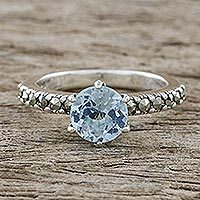 Anillo solitario de topacio azul y marcasita, 'Victorian Soliloquy' - Anillo solitario con topacio azul de tres quilates y marcasita