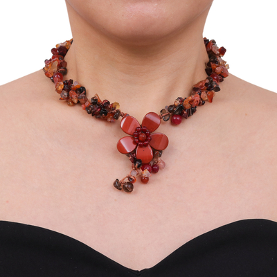 Halskette mit Perlenanhänger und mehreren Edelsteinen - Halskette mit floralem Multi-Edelstein-Perlenanhänger aus Thailand