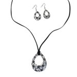 Ceramic jewelry set, 'Blossoming Vines' - Ceramic White Floral Pendant Necklace Dangle Earrings Set