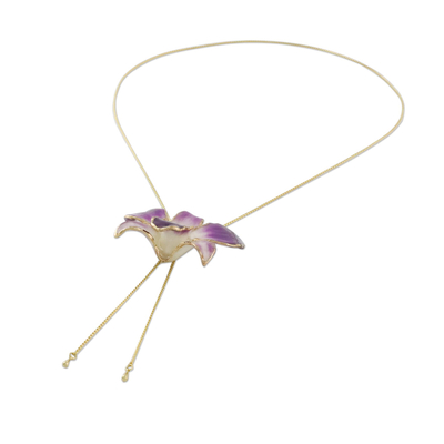 Halskette mit natürlichem Orchideen-Anhänger und Goldakzent - Thai-Goldakzent-Anhänger mit lilafarbener natürlicher Orchidee