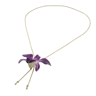 Halskette mit natürlichem Orchideen-Anhänger und Goldakzent - Halskette mit Anhänger aus echtem lila Orchideenharz und Goldkette