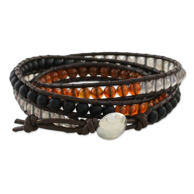 Wickelarmband aus Karneol- und Chalcedonperlen, „Sunset Wanderlust“ – Unisex-Wickelarmband aus Leder und Perlen mit mehreren Edelsteinen