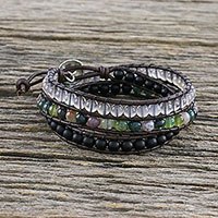 Pulsera envolvente con cuentas de piedras preciosas múltiples, 'Nature's Wanderlust' - Pulsera envolvente con cuentas de cuero y piedras preciosas unisex