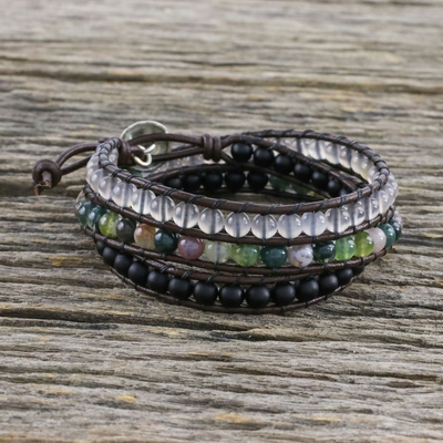 Multi-Edelstein-Perlen-Wickelarmband, 'Wanderlust der Natur - Unisex-Armband aus Leder und Multi-Edelstein-Perlen