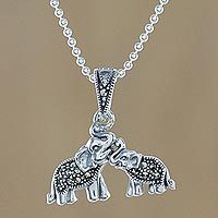 Markasit-Anhänger-Halskette, „Mommy and Me“ – Sterlingsilber und facettierte Markasit-Thai-Elefant-Halskette