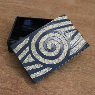 Dekorative Box aus Holz - Dekorative Box aus Holzmosaik mit Augenmotiv aus Thailand