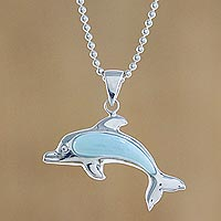 Collar con colgante de Larimar, 'Sleek Swimmer' - Collar con colgante de delfín nadador de plata de ley Larimar