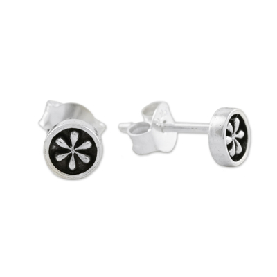 Sterling silver stud earrings, 'Daisy Circles' - Petite Floral Sterling Silver Stud Earrings from Thailand
