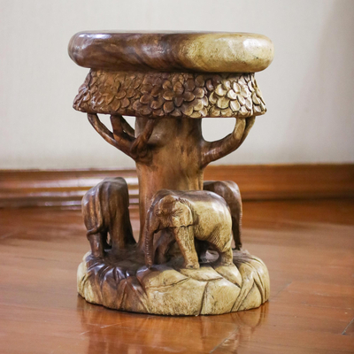 taburete de madera - Taburete de madera de elefantes alrededor de un árbol de Tailandia