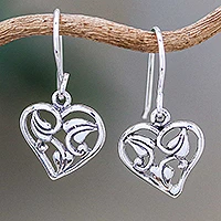 Ohrhänger aus Sterlingsilber, „Natural Lover“ – Herzohrringe aus Sterlingsilber mit Blattmotiv aus Thailand