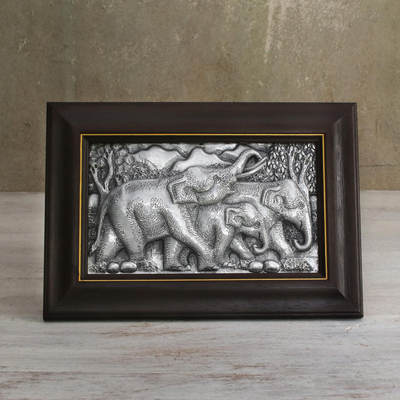Reliefplatte aus Aluminium - Aluminium-Reliefplatte einer Elefantenfamilie aus Thailand