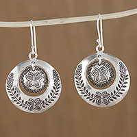 Pendientes colgantes de plata, 'Círculos de mariposas' - Pendientes colgantes de mariposa de plata Karen de Tailandia