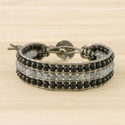 Armband aus Onyx- und Quarzperlen - Onyx-Quarz-Perle und Karen-Silberknopf-Armband