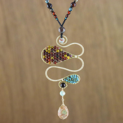 Halskette mit Anhängern aus mehreren Edelsteinen - Böhmische Anhänger-Halskette mit mehreren Edelsteinen aus Thailand