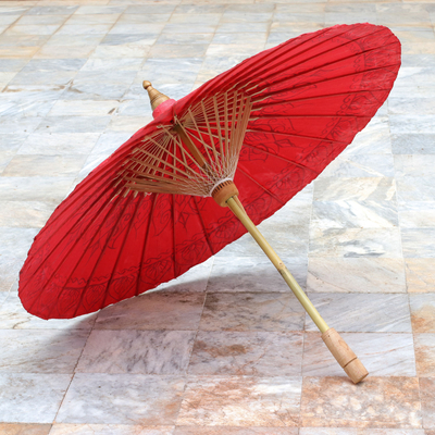 Sonnenschirm aus Saa-Papier - Saa-Papiersonnenschirm in Rot mit goldenen Akzenten aus Thailand