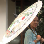 Saa paper parasol, 'Crane Morning' - Paper And Bamboo Parasol with Asian Crane Motif