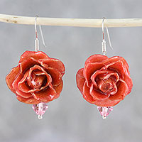 Pendientes colgantes de flores naturales, 'Belleza capturada en rosa' - Pendientes colgantes de rosa en miniatura real rosa bañados en resina