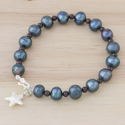 Cultured pearl and garnet beaded bracelet, 'Dark Starfish Love' - Black Cultured Pearl and Garnet Hill Tribe Starfish Bracelet