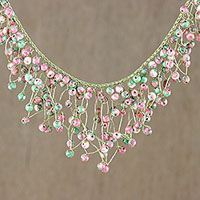 Achat-Perlen-Wasserfall-Halskette, „Fantasy Rain in Pink“ – Achat-Perlen-Wasserfall-Halskette in Rosa aus Thailand