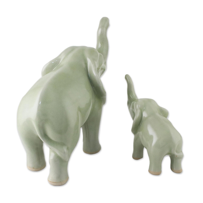 Estatuillas de cerámica Celadon, (par) - Conjunto de 2 Estatuillas de Cerámica de Madre y Cría de Elefante