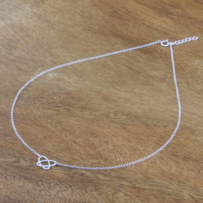 Halskette mit Anhänger aus Sterlingsilber - Durchbrochene ovale Halskette mit Anhänger aus Sterlingsilber aus Thailand
