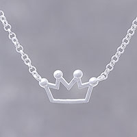 Halskette mit Anhänger aus Sterlingsilber, „Delightful Crown“ – Halskette mit Kronenanhänger aus Sterlingsilber aus Thailand