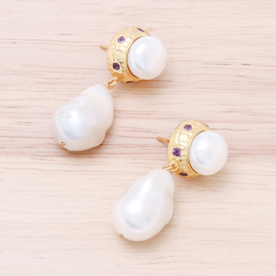Pendientes colgantes de perlas cultivadas y amatistas bañados en oro - Aretes colgantes de perla cultivada y amatista chapados en oro