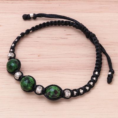 Makramee-Armband mit grünen Achatperlen - Makramee-Armband mit grünen Achatperlen aus Thailand