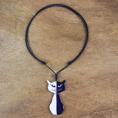 Halskette mit Keramikanhänger - Schwarz-weiße Halskette mit Katzenanhänger aus Keramik aus Thailand