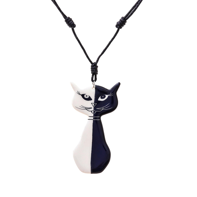 Halskette mit Keramikanhänger - Schwarz-weiße Halskette mit Katzenanhänger aus Keramik aus Thailand