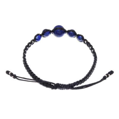 Makramee-Armband mit Lapislazuli-Perlen, 'Blue Way - Lapislazuli-Armband des Bergstammes mit Lapislazuli-Perlen