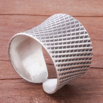 Sterling silver band ring, 'Exotic Modernity' - Diamond Pattern Sterling Silver Band Ring from Thailand