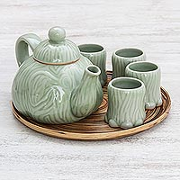 Juego de té de cerámica, 'Elephant Tea Party' (set para 4) - Juego de té de cerámica Celadon Elephant y bandeja de bambú (Set para 4)