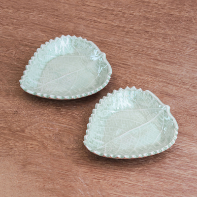 Cuencos de cerámica Celadon, (par) - Cuencos de cerámica de celadón en forma de hoja de Tailandia (par)