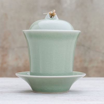 Celadon-Keramik-Suppentasse mit Deckel und Untertasse, 'Tasse des Trostes in Grün'. - Handgefertigter grüner Keramik-Suppentassen-Deckeluntersatz aus Celadon