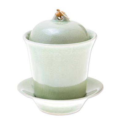 Celadon-Keramik-Suppentasse mit Deckel und Untertasse, 'Tasse des Trostes in Grün'. - Handgefertigter grüner Keramik-Suppentassen-Deckeluntersatz aus Celadon