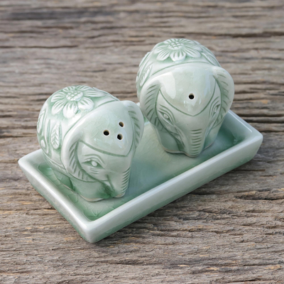 Juego de salero y pimentero de cerámica Celadon, (3 piezas) - Juego de salero y pimentero de cerámica Celadon con elefante floral
