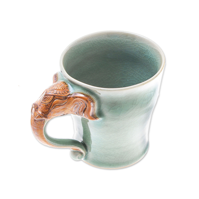 Taza de cerámica Celadon, 'Elephant Morning' (10 oz.) - Taza de elefante de cerámica Celadon en verde de Tailandia (10 oz.)