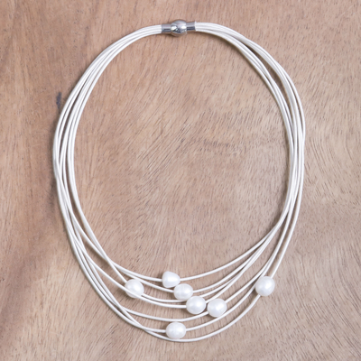 collar con colgante de perlas cultivadas - Collar con colgante de perlas cultivadas en cordón blanco de Tailandia