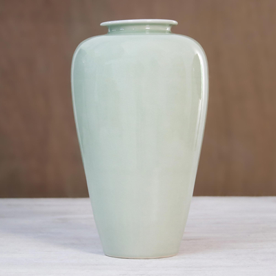 Celadon-Keramikvase, 'Cool Crackle - Grüne Celadon-Keramikvase aus Thailand