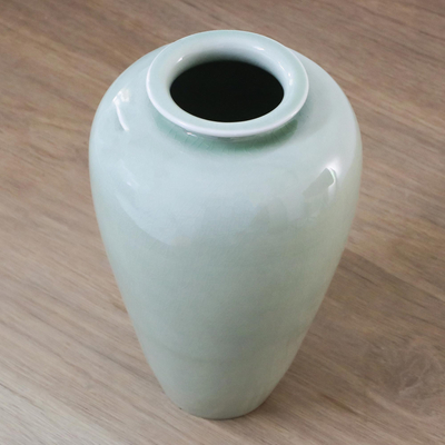 Celadon-Keramikvase, 'Cool Crackle - Grüne Celadon-Keramikvase aus Thailand