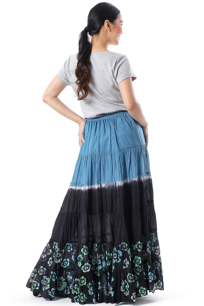 falda de algodón batik - Falda de algodón batik en verde azulado y ónix de Tailandia