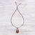 Karneol- und Lederanhänger-Halskette, 'Stilvolle Avocado'. - Karneol- und Lederanhänger-Halskette aus Thailand