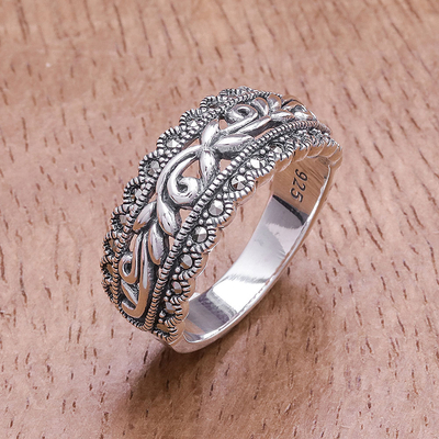 Sterling silver band ring, 'Gleaming Garland' - Openwork Pattern Sterling Silver Band Ring from Thailand