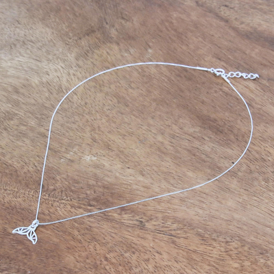 Halskette mit Anhänger aus Sterlingsilber - Halskette mit Walschwanz-Anhänger aus gebürstetem Satin-Sterlingsilber